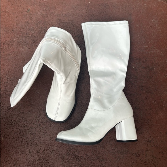 White GoGo boots - Picture 2 of 4